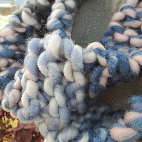 Handmade infinity scarf - Picture 4 of 6